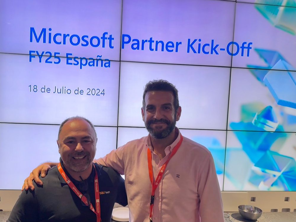Fran Salinas (CEO de DQS) y Nacho Centelles (COO en DQS) en el Microsoft Partner Kick-Off FY25 España