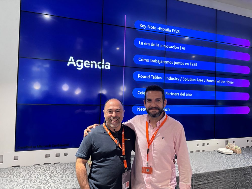 Fran Salinas (CEO de DQS) y Nacho Centelles (COO en DQS) en el Microsoft Partner Kick-Off FY25 España