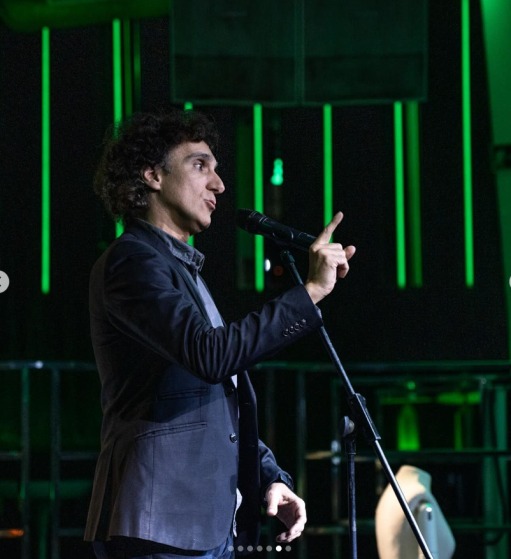 Cómico, actor y guionista, he trabajado en los principales teatros y colaborado en prestigiosos programas de radio y televisión como EL HORMIGUERO de ANTENA 3 (9 temporadas), MÁS DE UNO CON CARLOS ALSINA de ONDA CERO (4 temporadas), varios programas de COMEDY CENTRAL (Central de Cómicos, Roast a España) y otros programas como MAPI (La 1 de TVE), Sopa de Gansos (FDF), Camera Kids (Antena 3), Hipnotízame (Antena 3), V-7 Show (Tele 7), El Picnic (Canal 8), Open Mic (Paramount Comedy), Hasta las tantas (RNE), La Tarde con Marina (Plaza Radio), etc etc…